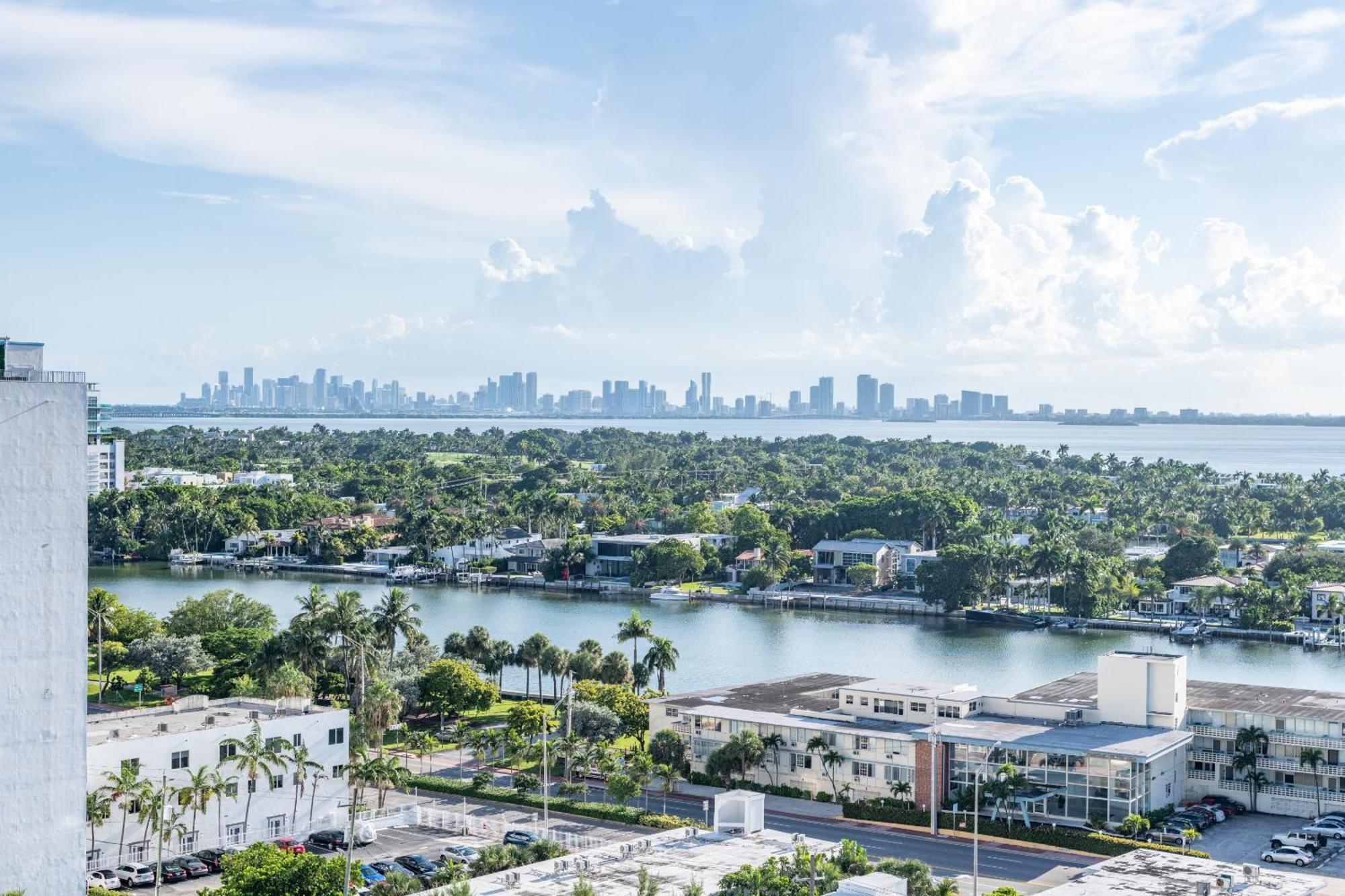 Bluebird Suites Monte Carlo Miami Beach Pokoj fotografie