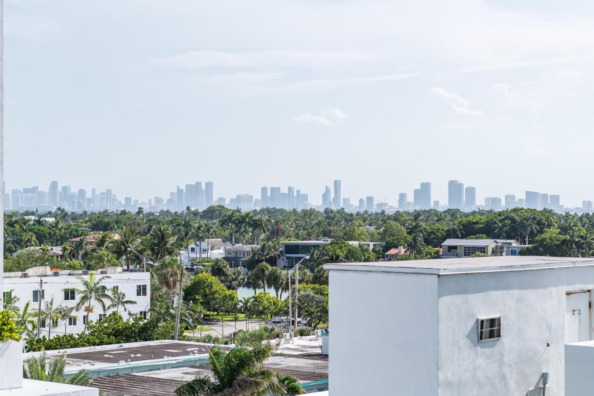 Bluebird Suites Monte Carlo Miami Beach Pokoj fotografie